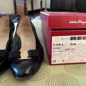 Salvatore Ferragamo Nero Calf Vara Flats